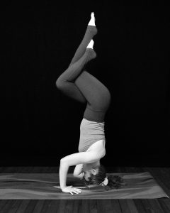 posture de yoga inversion